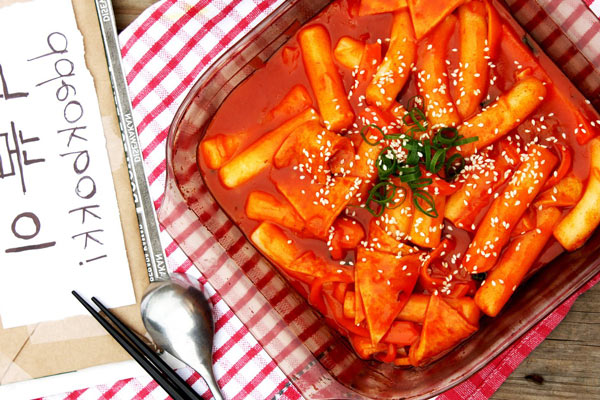 Cách Làm Bánh Gạo Cay Tokbokki Từ Xứ Sở Kim Chi